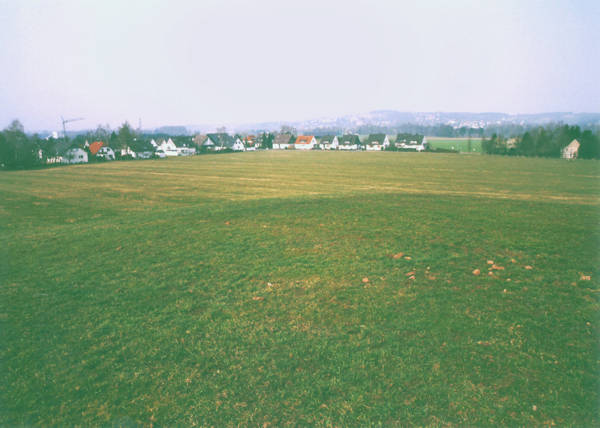 Landwirtschaftliche Fläche mitten im Dorf